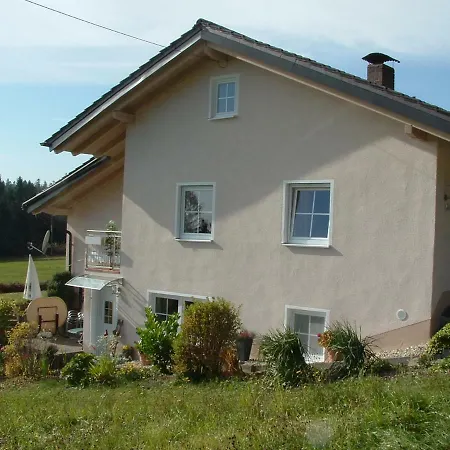 Haus Eschenberg شقة